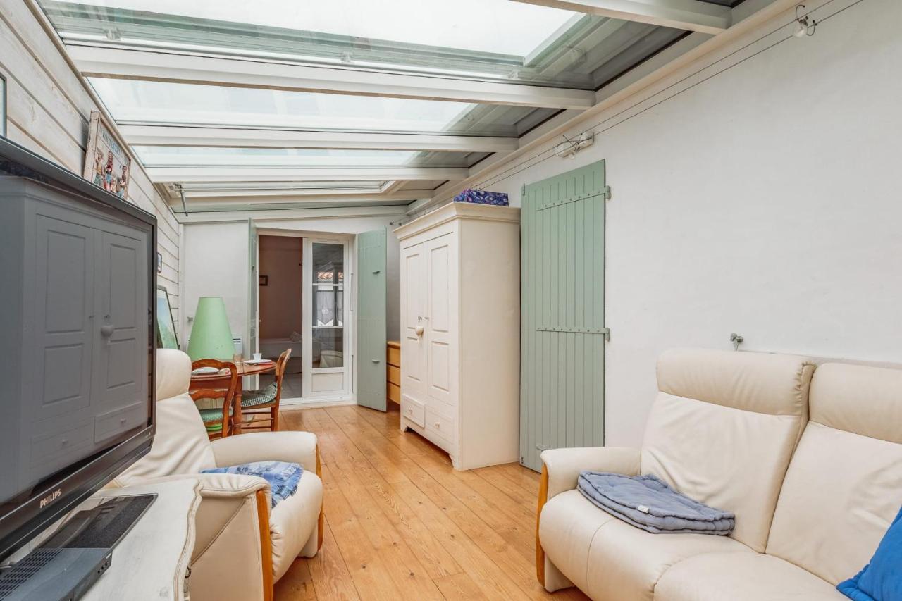 Nice Studio With Veranda Nearby The Beach In La Flotte - Welkeys Buitenkant foto