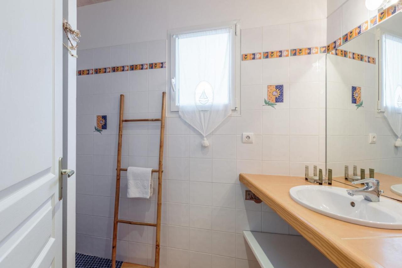 Nice Studio With Veranda Nearby The Beach In La Flotte - Welkeys Buitenkant foto
